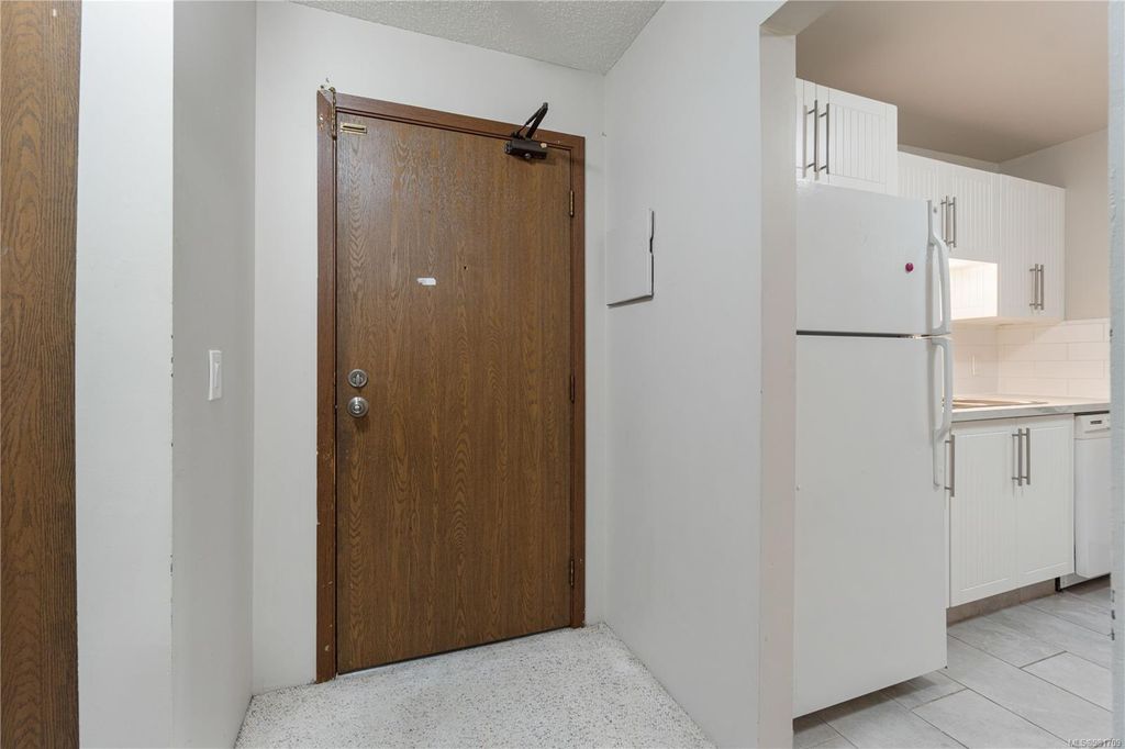 listing image 16043801664171433003