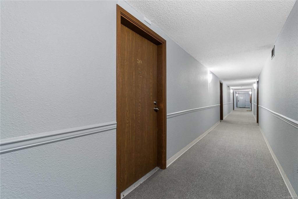 listing image 16040238165123645471