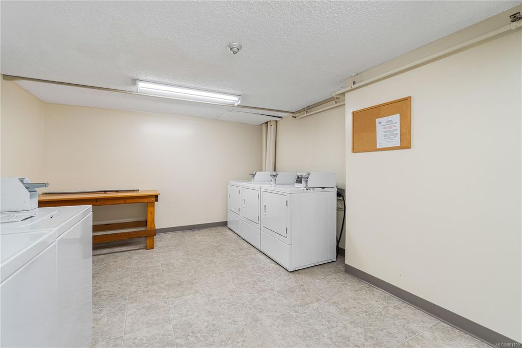 listing image 16047597597810178338