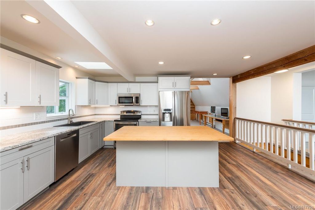 listing image 16043730420762