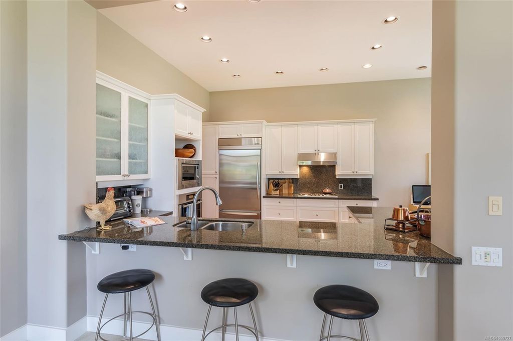 listing image 16044632260632815395