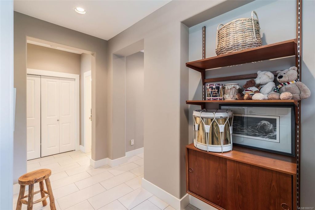 listing image 16048393713106500843