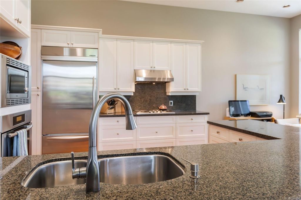 listing image 16049463415702965089