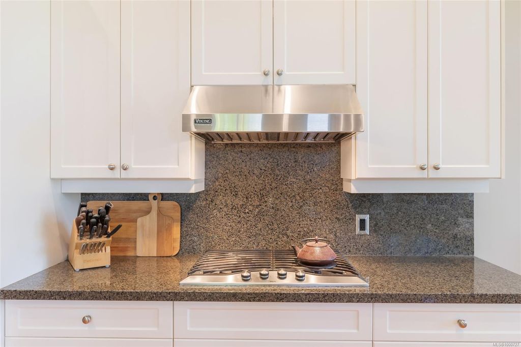 listing image 16042893039033357894