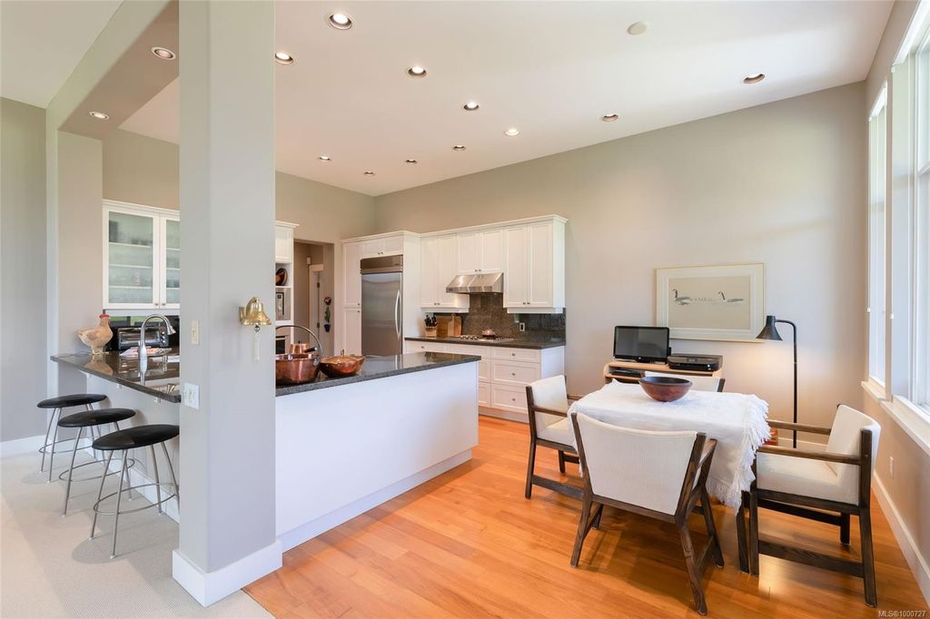 listing image 16044806685427522820