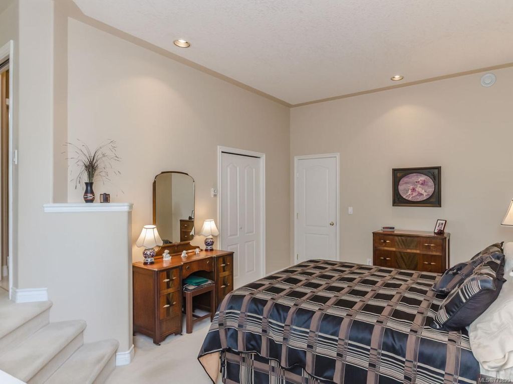 listing image 16041192036673204413