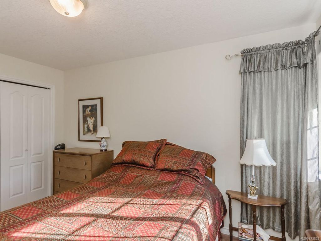 listing image 16041431419247450563