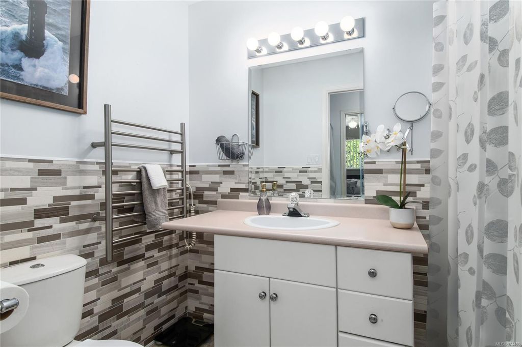 listing image 16042698334475807588