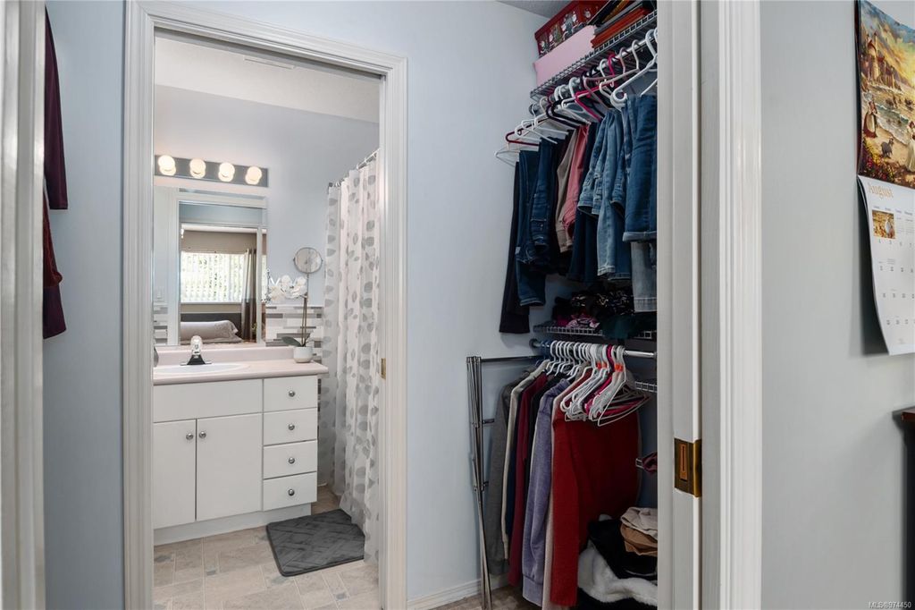 listing image 16047482037559970564