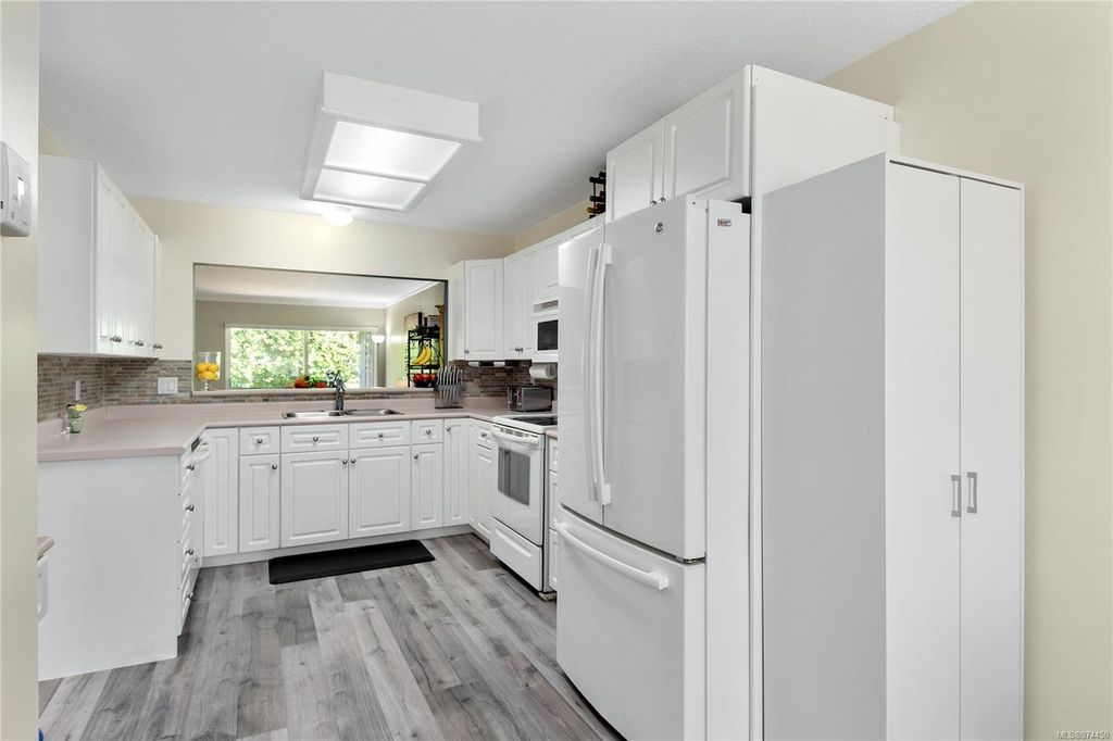 listing image 16041642172686805846