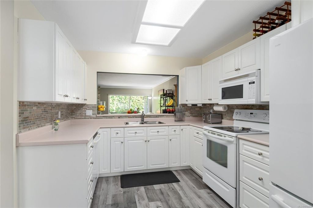 listing image 16041143076904284283