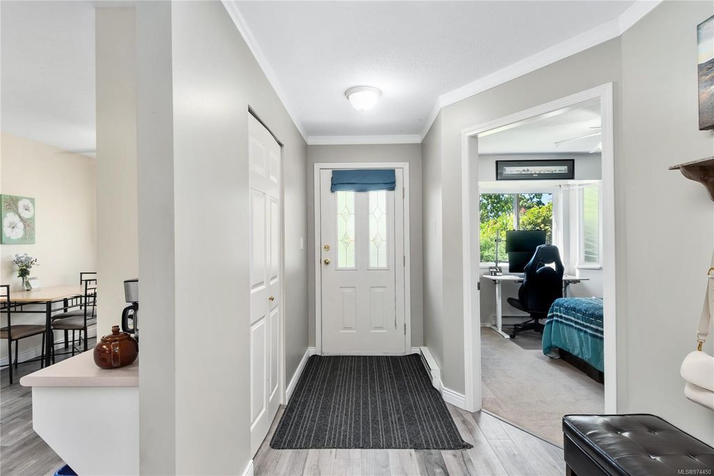 listing image 16040619835823397316