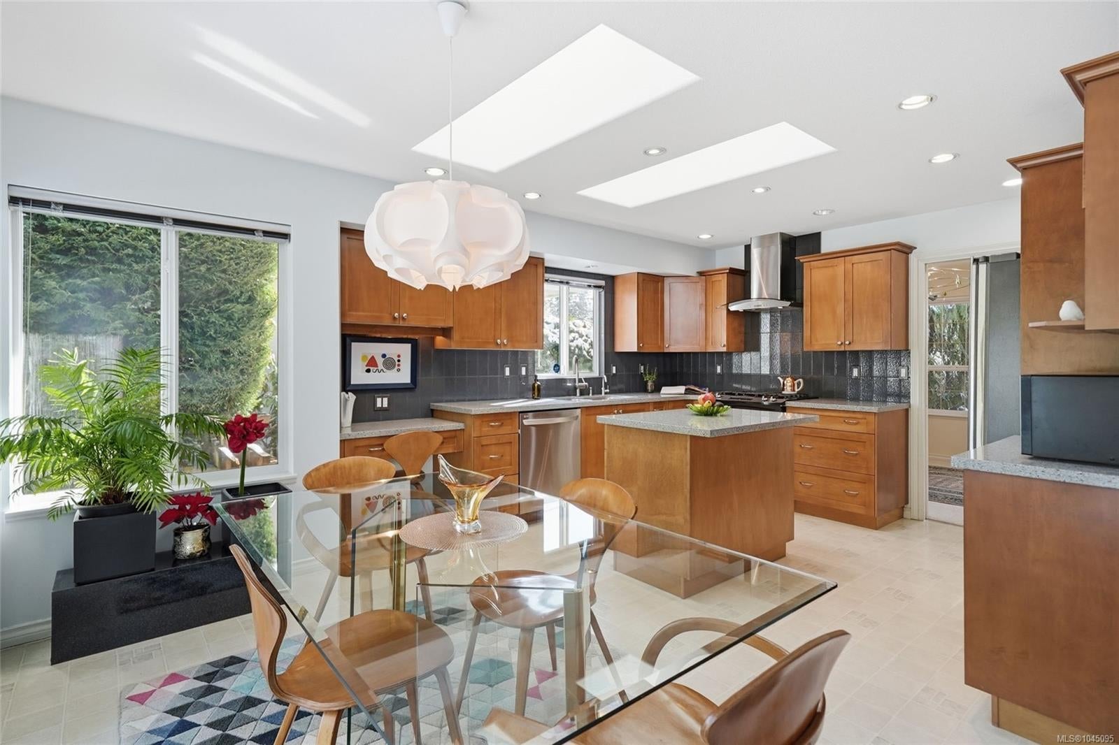 211 Saturna Dr