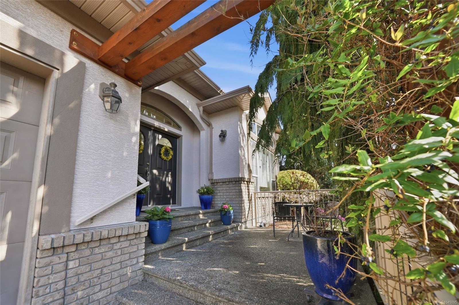 211 Saturna Dr