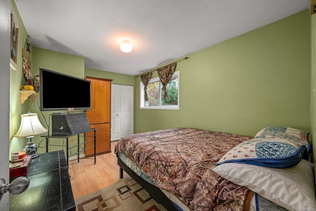 listing image 16045070749675834746