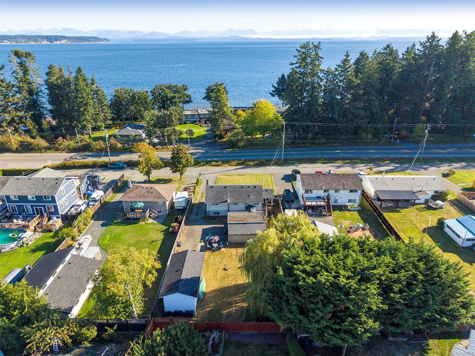 3648 island Hwy S