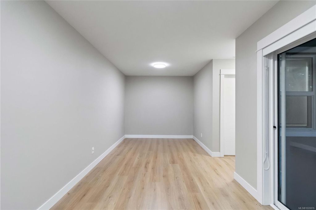 listing image 16043768710644096593