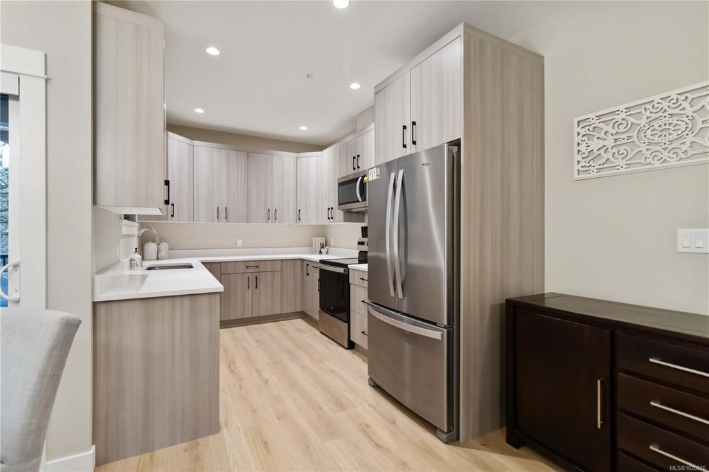 listing image 16043001851336876559