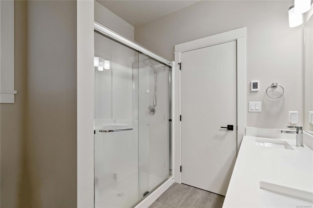 listing image 16044991996733241863