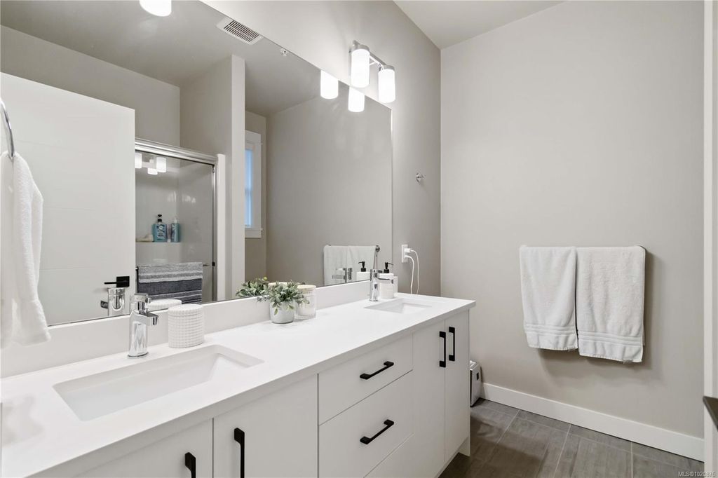 listing image 16041025833909953231