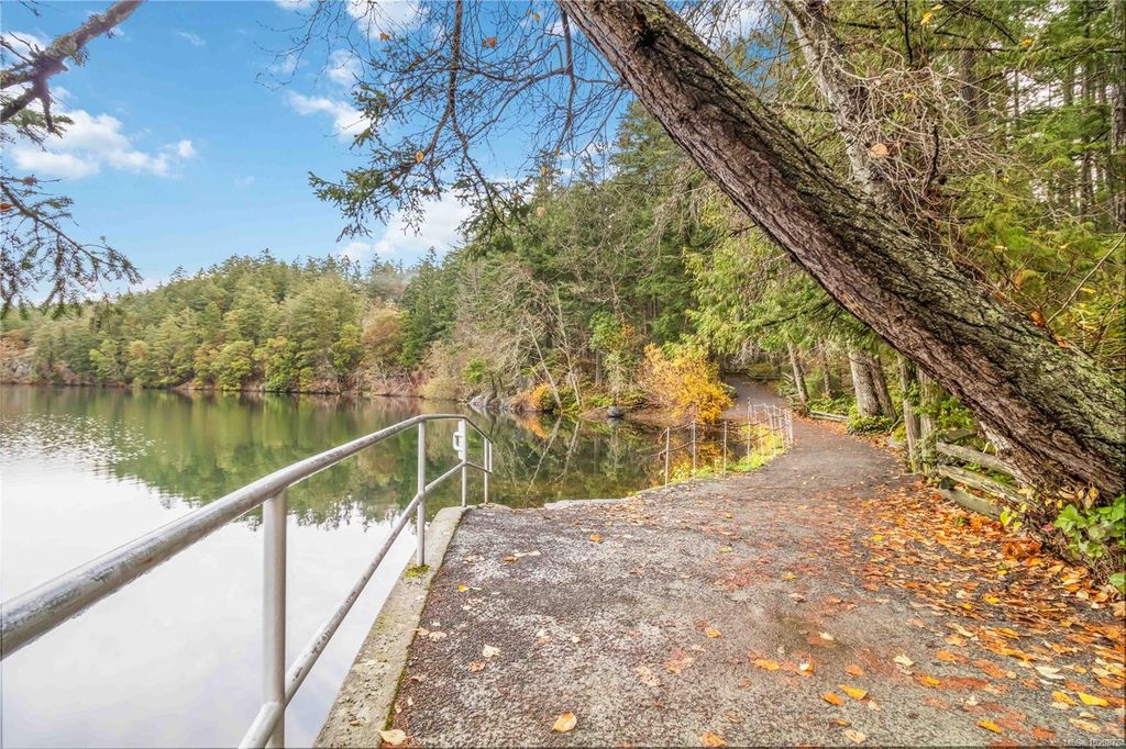 listing image 16047672878889899483