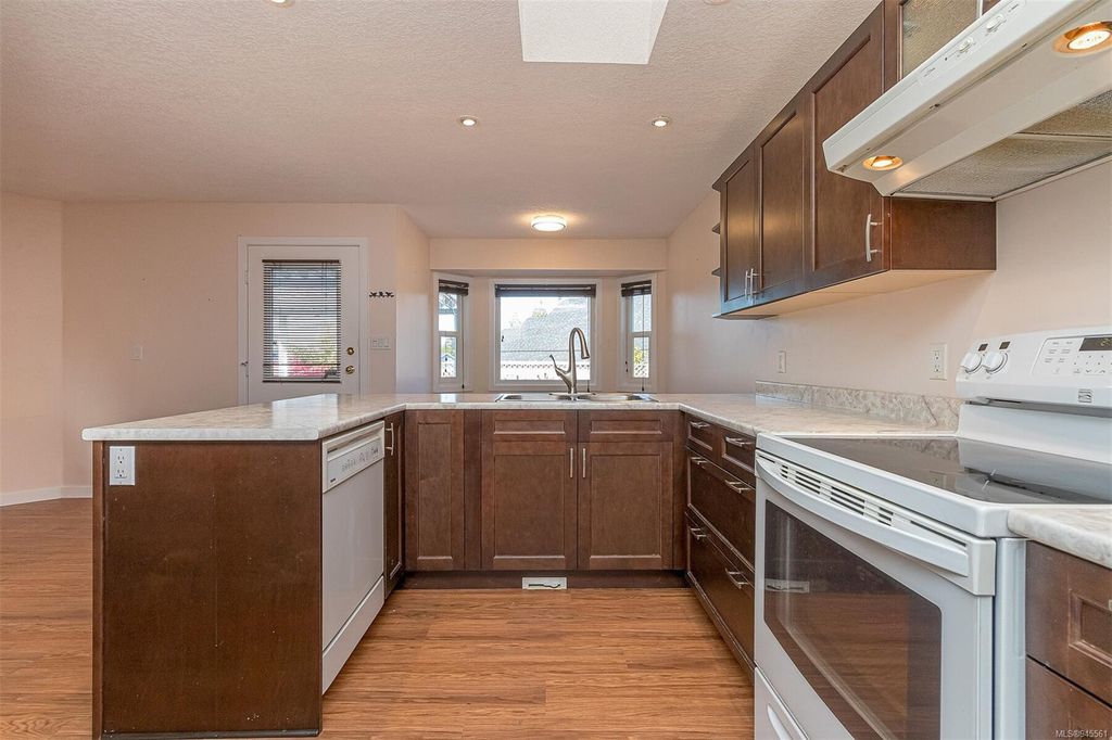 listing image 16042268041880840319