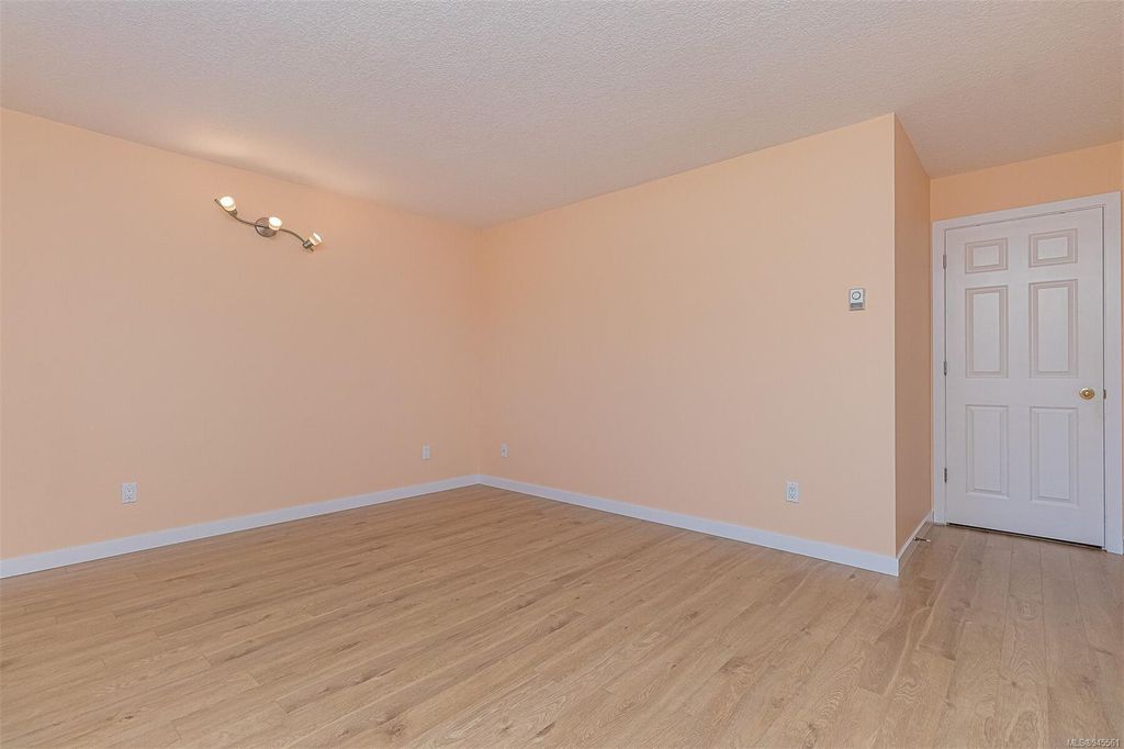 listing image 16044747373568425813