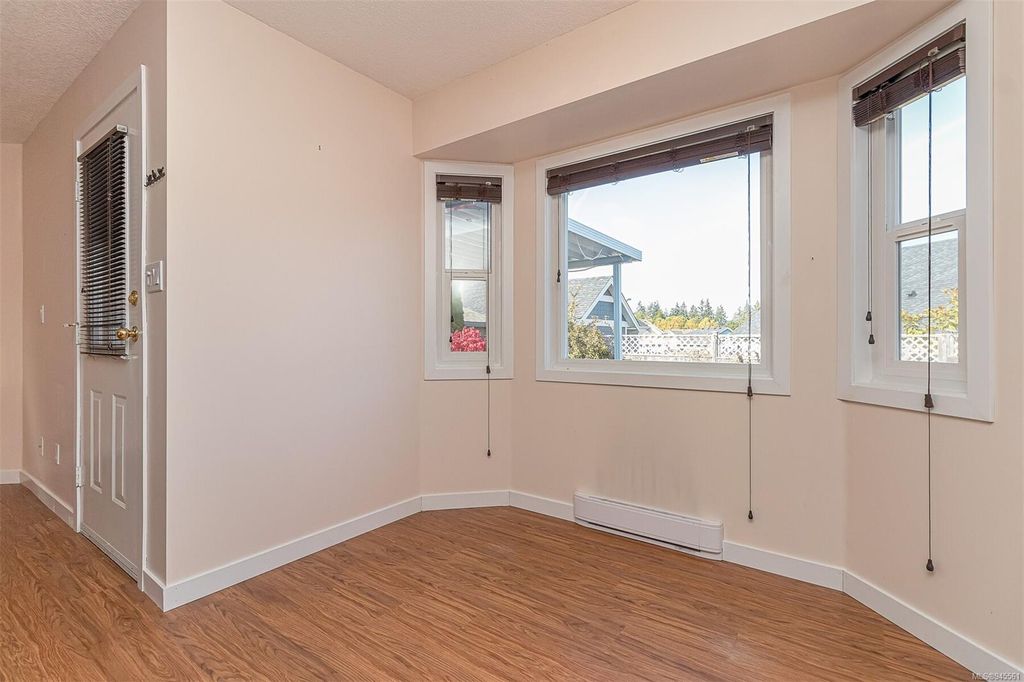 listing image 16044082757203557256