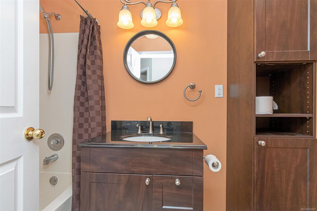 listing image 16048262177237345003