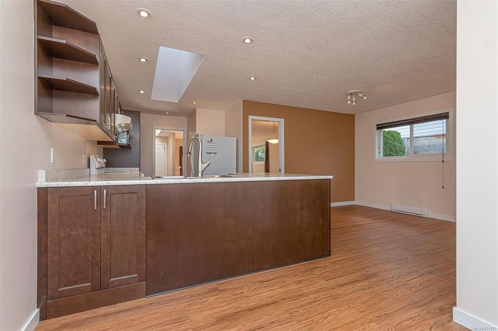 listing image 16047241168923128960