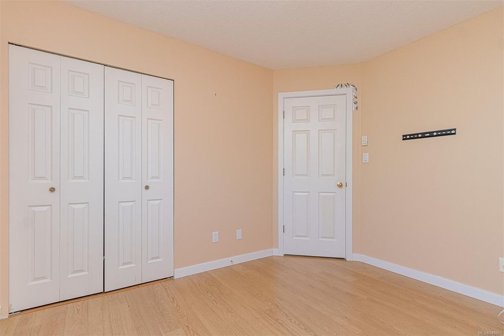 listing image 16043892920980505788