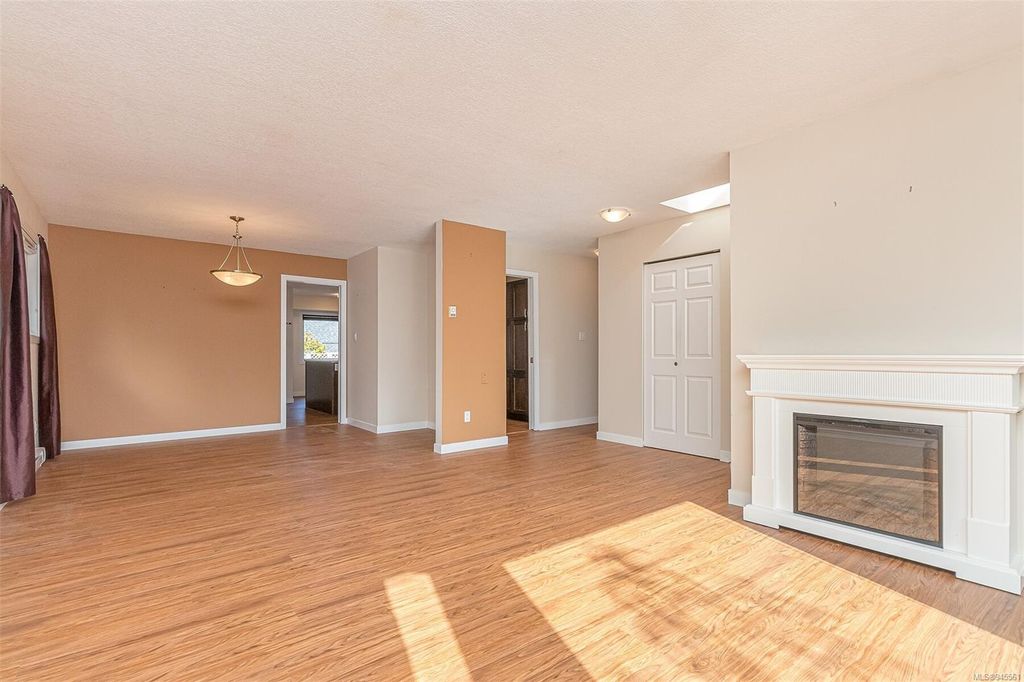 listing image 16041087692470218793