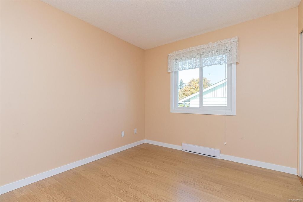 listing image 16049674037168576569