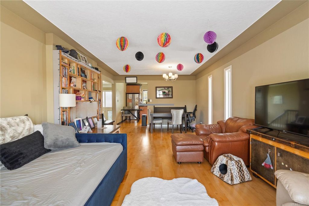 listing image 16041339531730710280