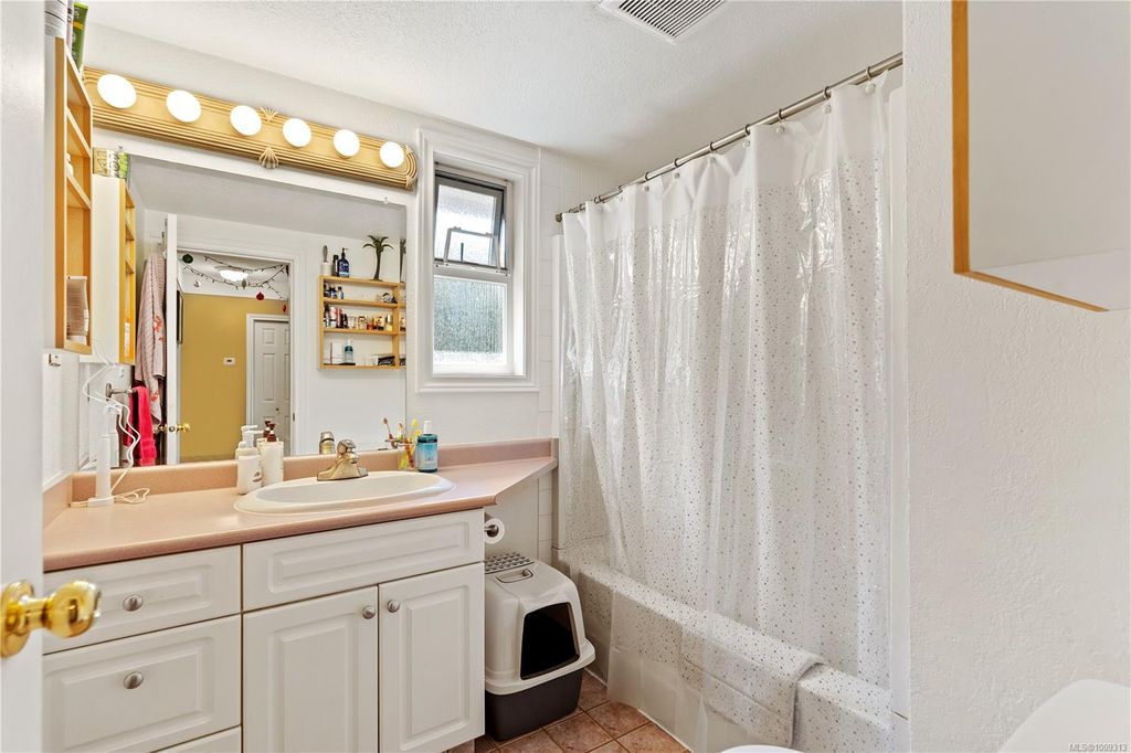 listing image 16047667870878742076
