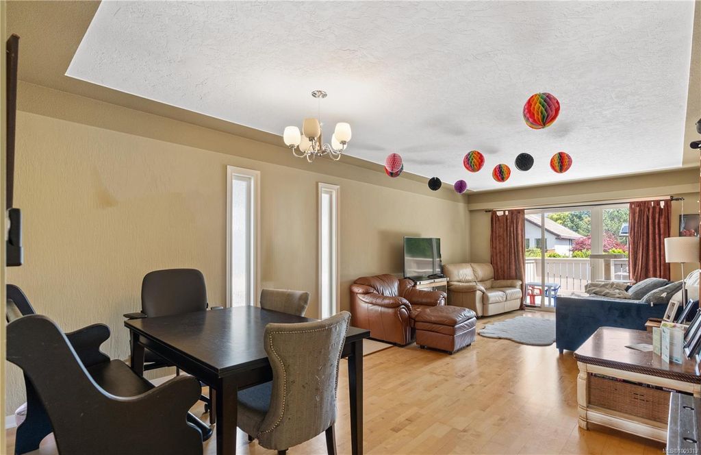 listing image 16045410098122665821