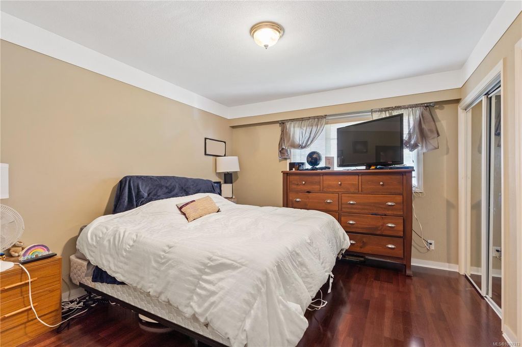 listing image 16040174428610538900