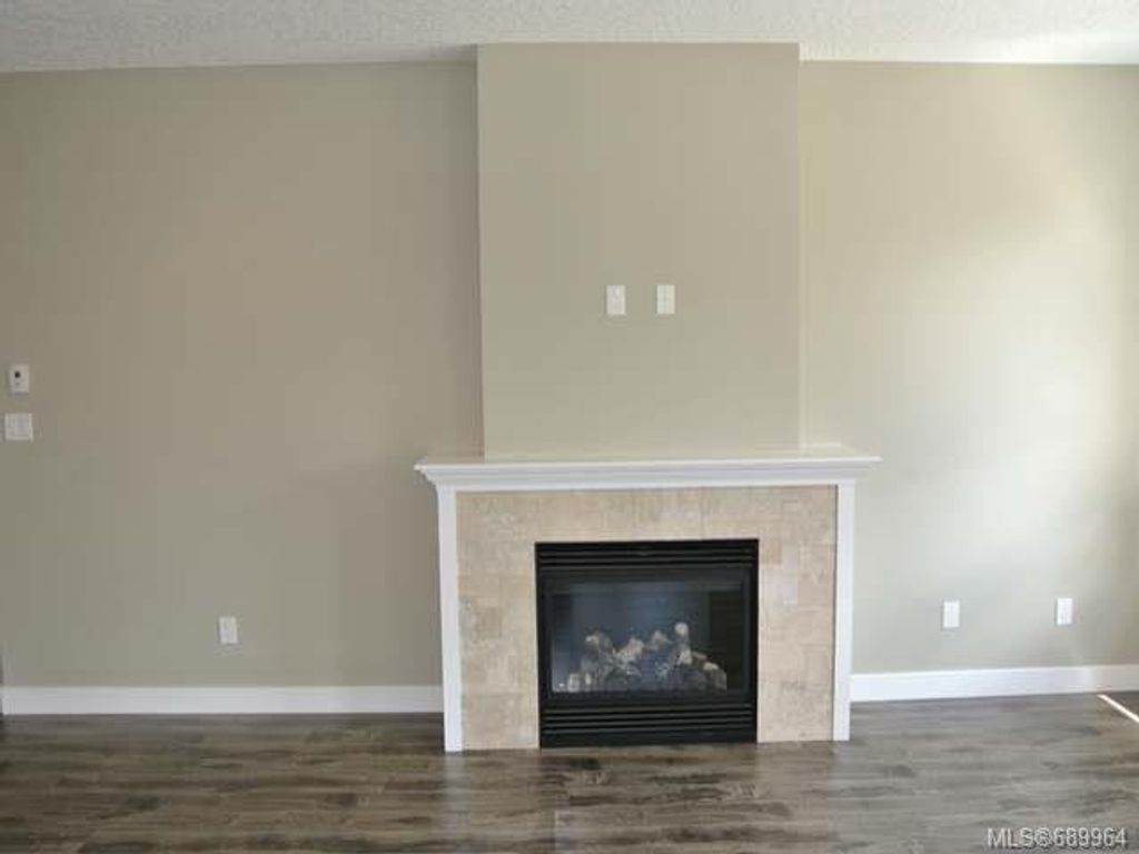 listing image 16048272205244360501