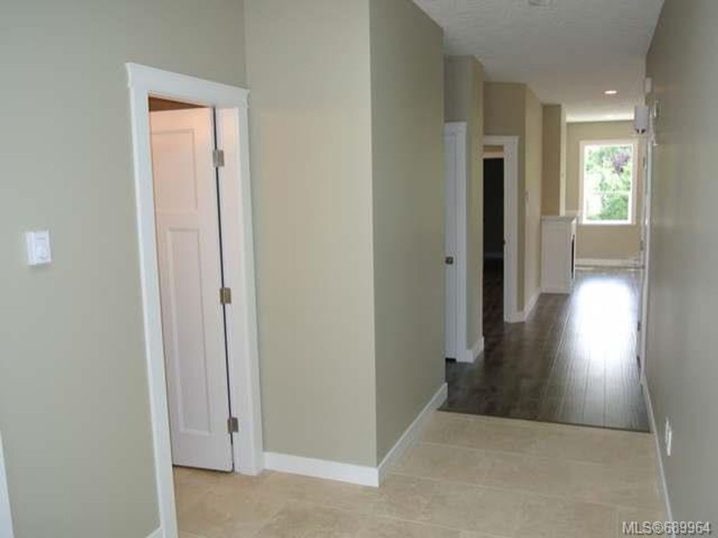 listing image 16045381913723296623