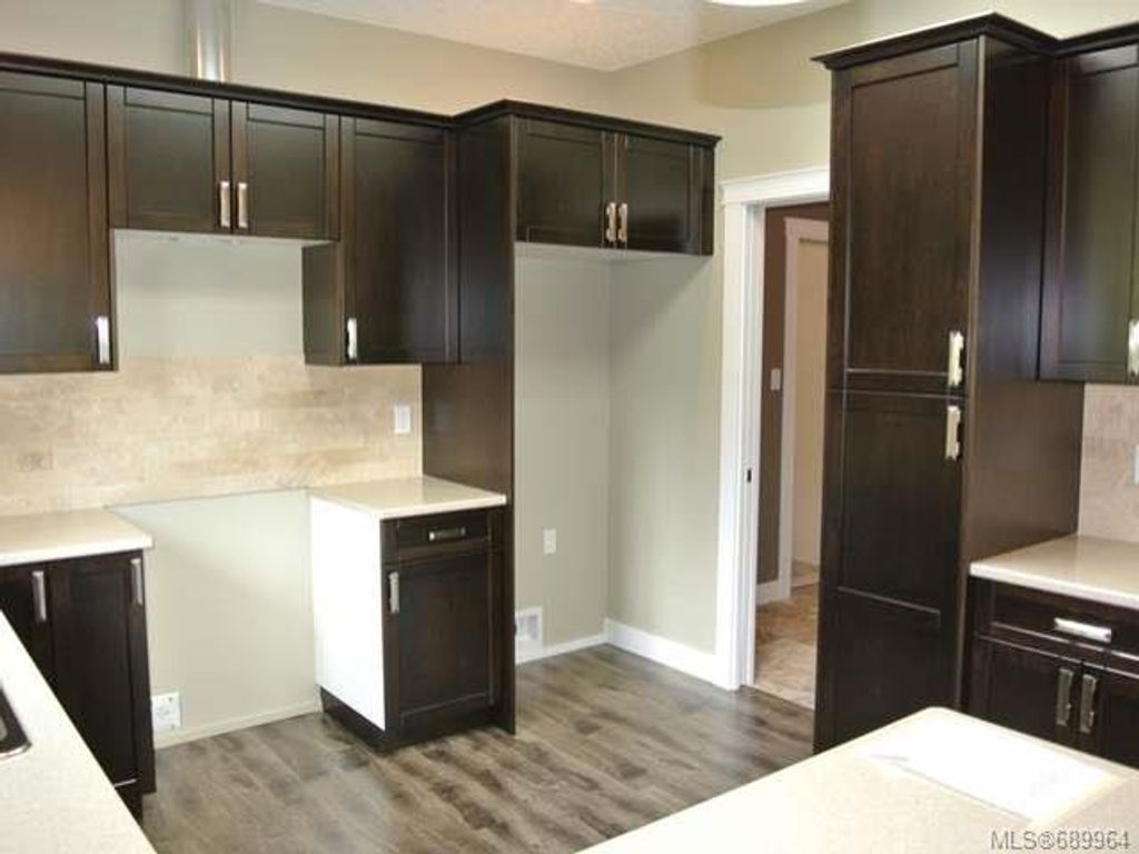 listing image 16046388911425083415
