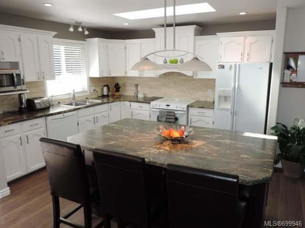 listing image 16049221682977779927