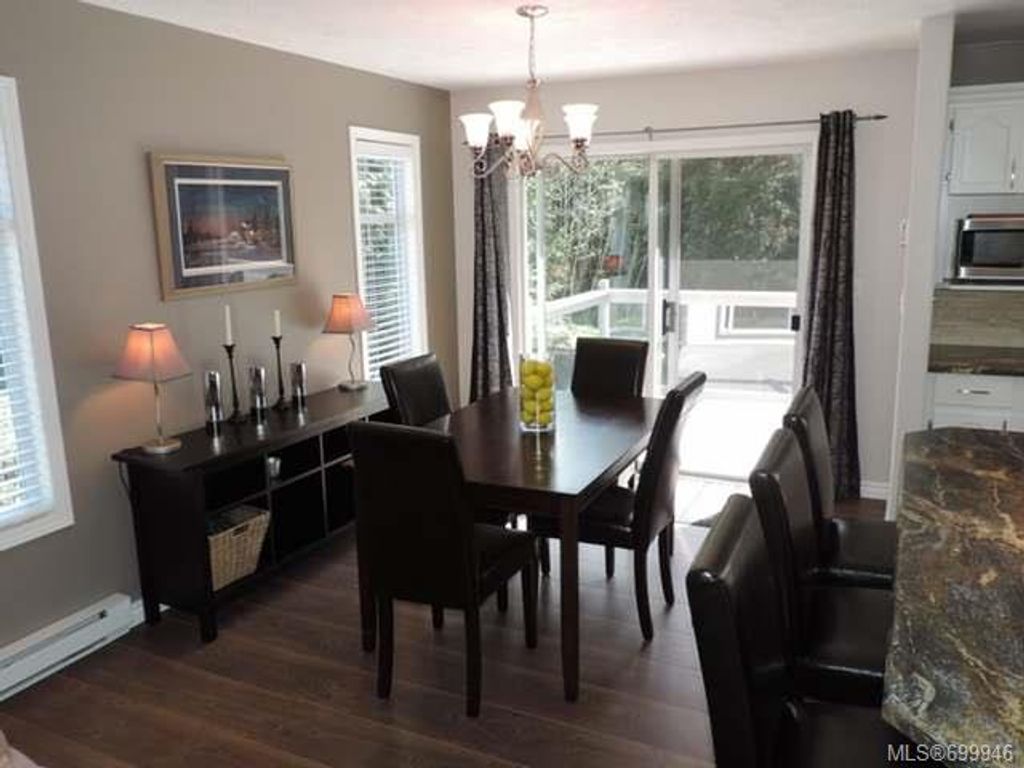 listing image 16042196393374900607