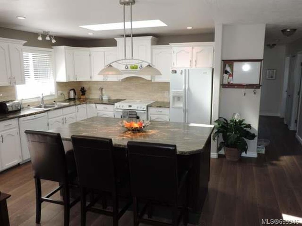 listing image 16046485671573863833