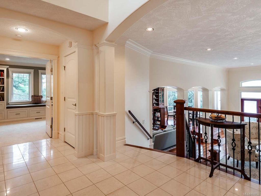 listing image 16049726097178355436