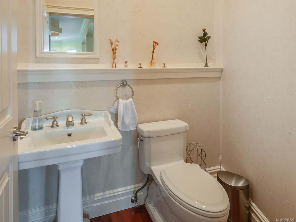 listing image 16042130062702556140