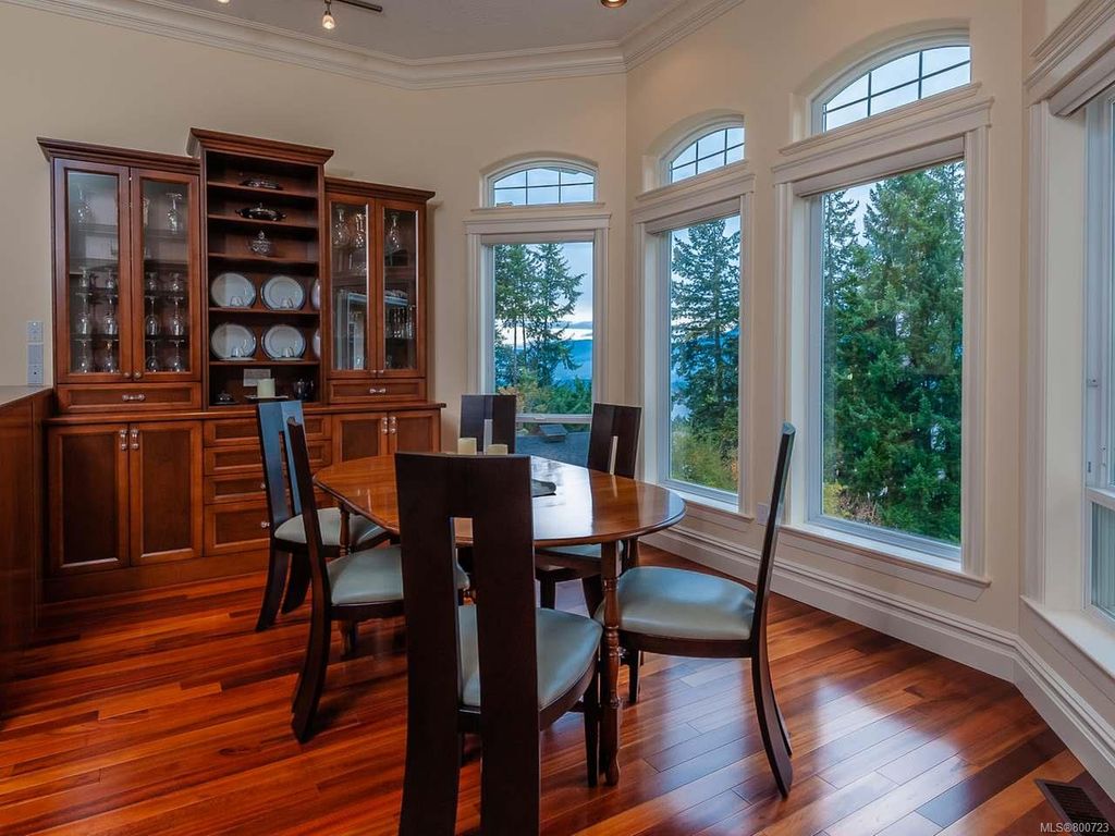 listing image 16042271042509061524