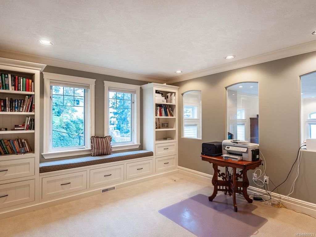 listing image 16041392481495032713