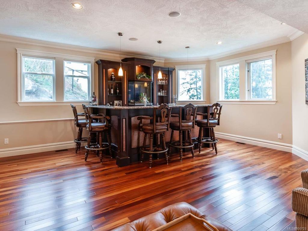 listing image 16046878650611796296