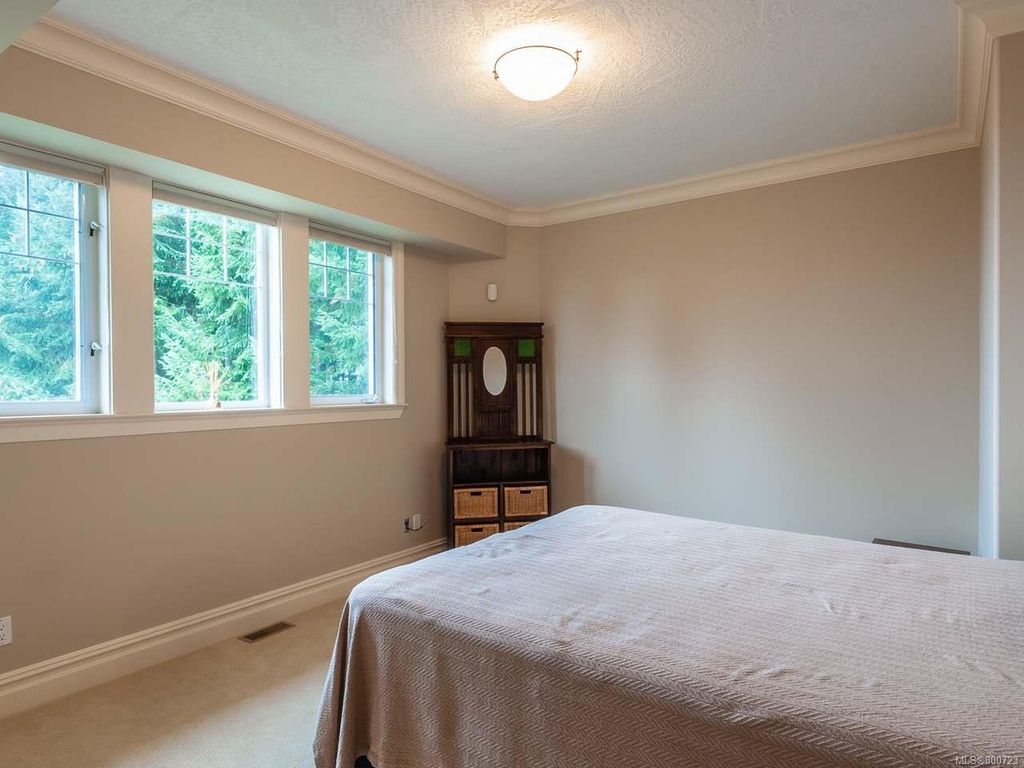 listing image 16044957706392792456