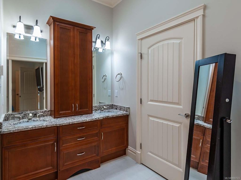 listing image 16041292477453707120